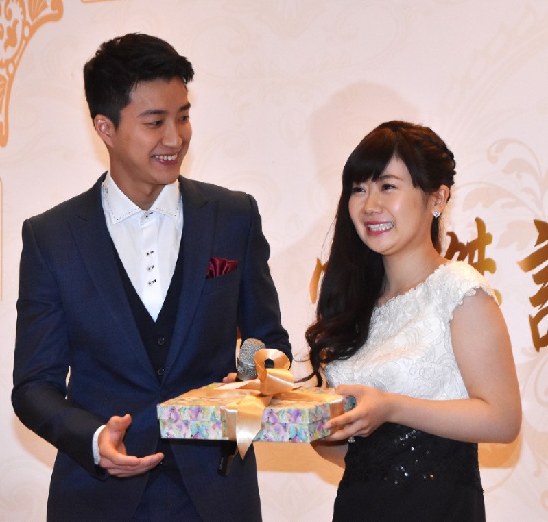 福原愛 夫を支え 励ますのが理想 台湾で結婚報告 毎日新聞