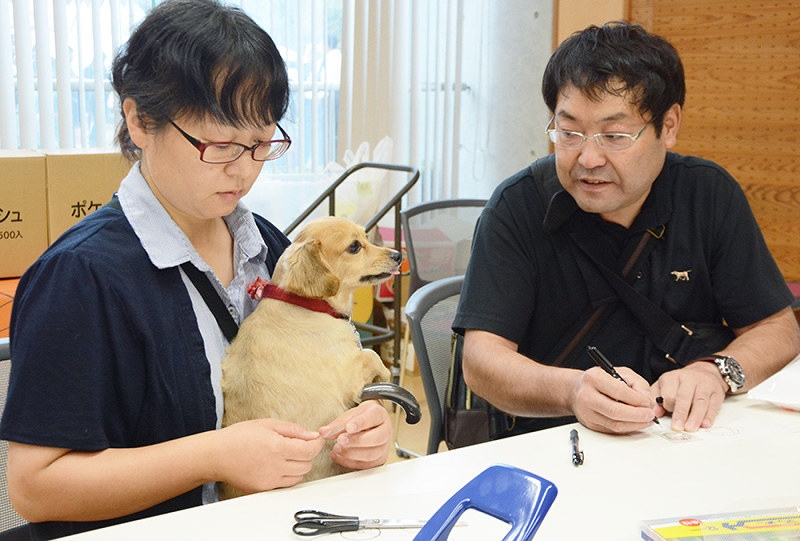 動物愛護のつどい マイクロチップ装着を 災害克服 ペットと共に 南海地震に備え呼び掛けも 愛護週間 ２会場で 徳島 毎日新聞