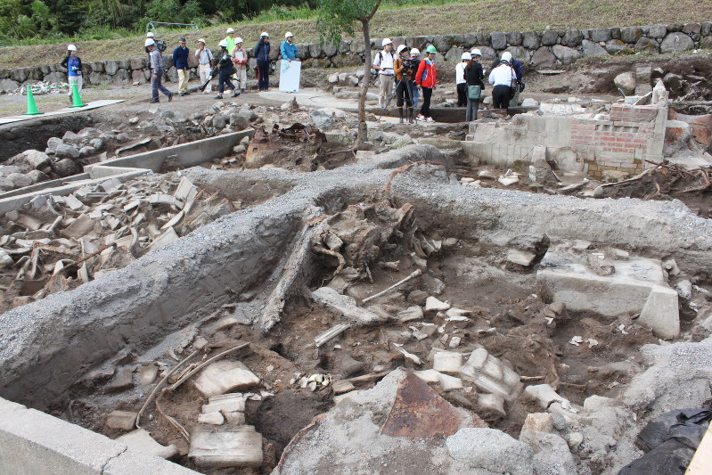 雲仙普賢岳 被災民家跡を発掘する ムサビ 雲仙普賢岳 被災民家跡を発掘する｜刊行一覧｜武蔵野美術大学出版局