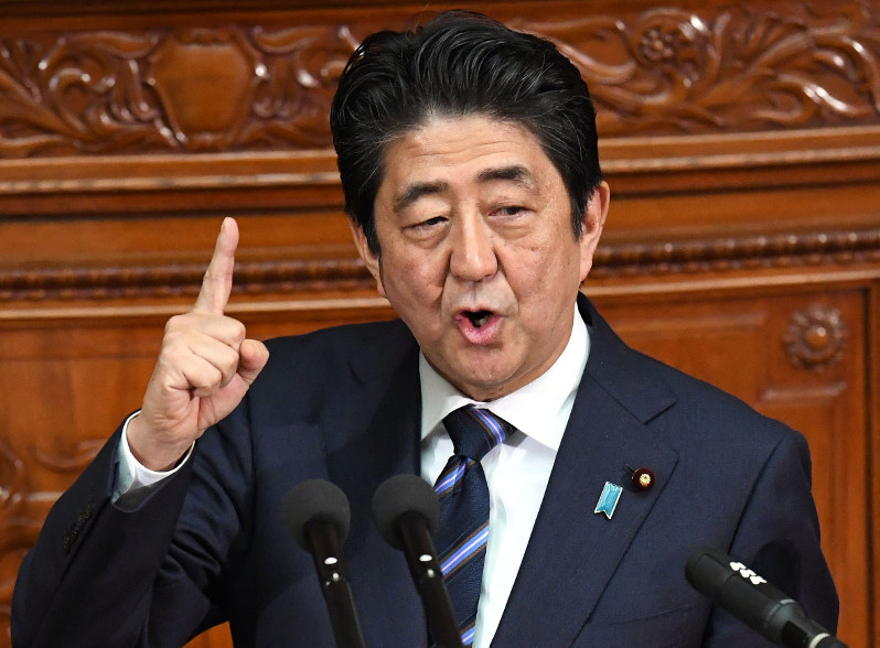 衆院本会議で所信表明演説をする安倍晋三首相=国会内で2016年9月26日午後2時33分、藤井太郎撮影