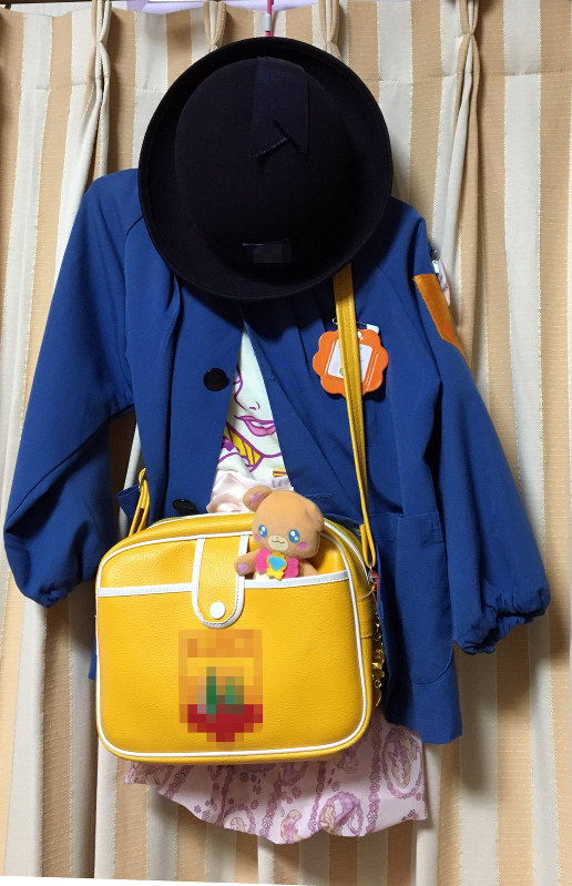 花梨ちゃんが着るはずだった幼稚園の制服や帽子、かばん=家族提供(一部画像を処理しています)