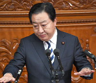 衆院本会議で安倍晋三首相の所信表明演説に対する代表質問中に、自民党席にやじの自制を求める野田佳彦民進党幹事長＝国会内で２０１６年９月２７日午後１時３９分、藤井太郎撮影