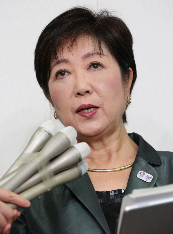 東京五輪・パラリンピック調整会議後、記者の取材に応じる小池百合子東京都知事=東京都千代田区の文科省で29日、後藤由耶撮影