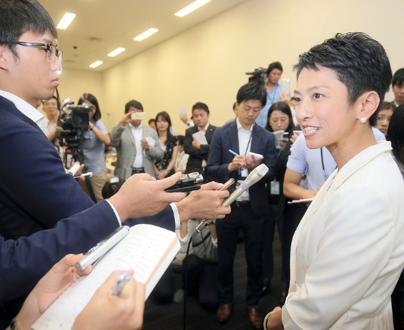 台湾籍が残っていたことについて釈明会見する民進党の蓮舫代表=参院議員会館で、森田剛史撮影