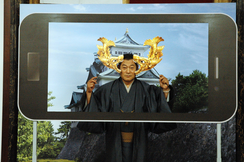 愛知県のPR動画をアピールする松平健さん=名古屋市中区の県庁で2016年10月3日午後0時14分、山口朋辰撮影