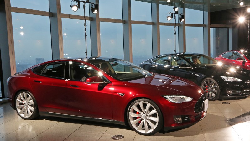 テスラ・モーターズの「モデルS」=日本での納車開始イベントで2014年9月8日、山本晋撮影
