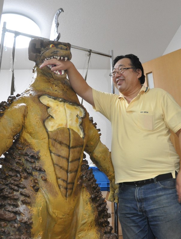 ガサキングα：ゴジラ超える？大怪獣 着ぐるみ完成 尼崎 [写真特集2/6