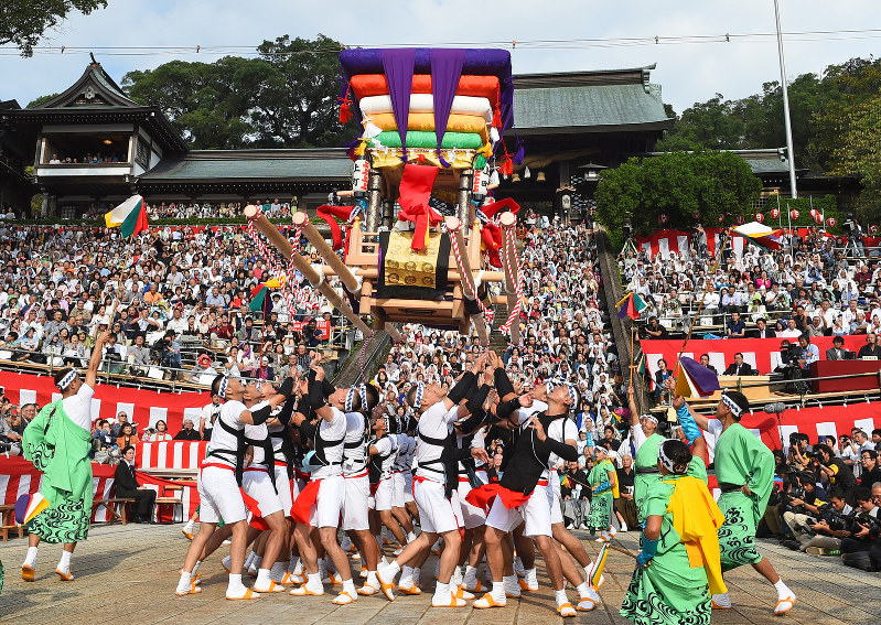 A Float Soars Into The Air While Spectators Watch At Suwa Shrine In Nagasaki On Oct 7 2016 Mainichi A Float Soars Into The Air While Spectators Watch At Suwa Shrine In Nagasaki On Oct 7 2016 Mainichi