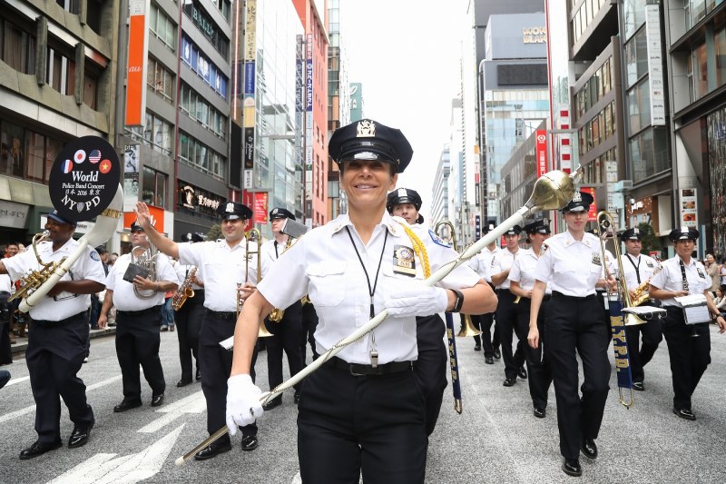 お巡りさんコンサート 銀座で開幕 4カ国音楽隊パレード 写真特集13 31 毎日新聞 お巡りさんコンサート 銀座で開幕 4カ国音楽隊パレード 写真特集13 31 毎日新聞