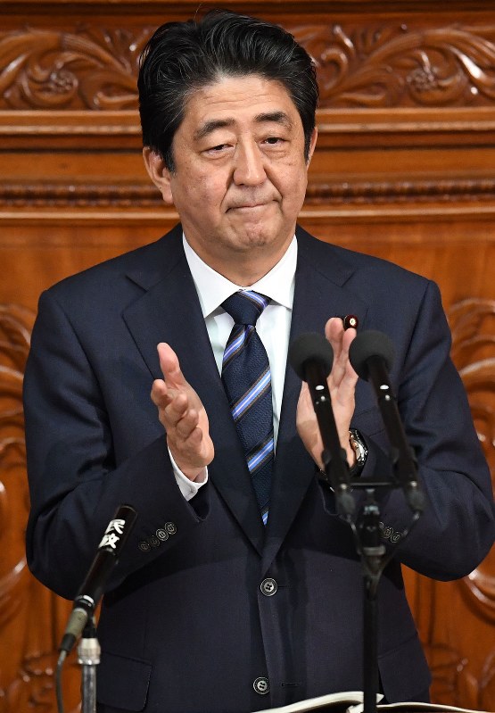 自民議員総立ち を演出した安倍首相演説の違和感 思いを伝える技術 川井龍介 毎日新聞 経済プレミア