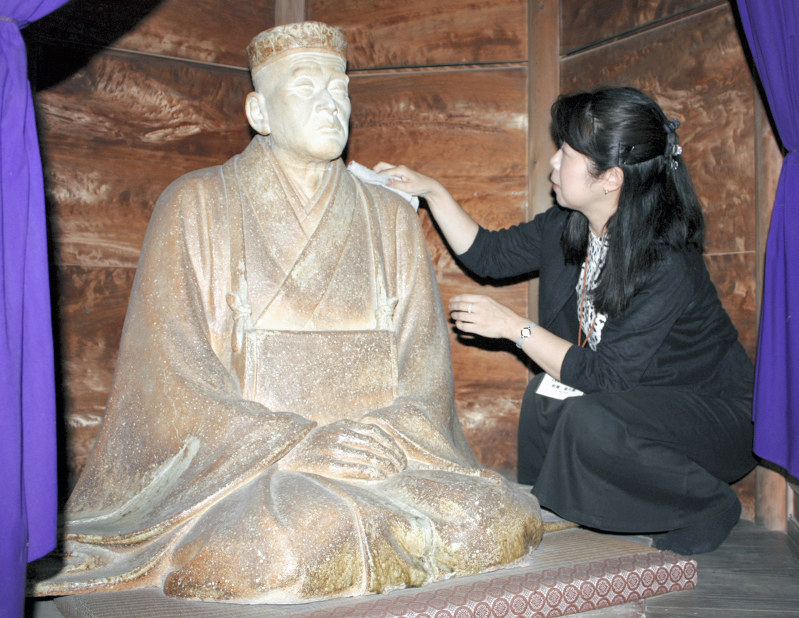 松尾芭蕉：180センチ巨漢？ 「等身大」座像に疑問の声 | 毎日新聞