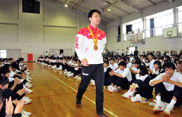 リオ パラリンピック 競泳 銅 山田選手 しぶとく耐えて夢実現 母校 北摂三田高を訪問 兵庫 毎日新聞