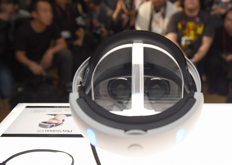ソニー：「プレステVR」発売 銀座は開店前から列 [写真特集6/11