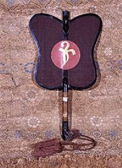 武田信玄が使っていたと伝わる軍配=信玄公宝物館提供