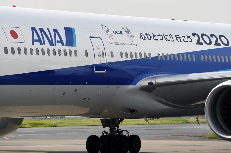 東京五輪：公式エンブレム塗装機お披露目 全日空・日航 [写真特集5/8