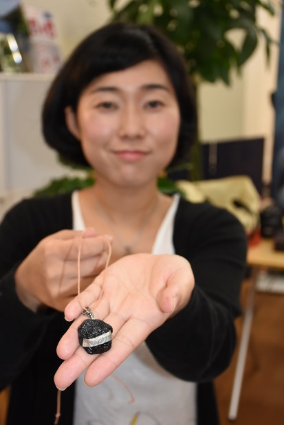 石炭 三池炭坑黒いダイヤ　１.2㎏１万円 ニュース交差点：ぴよぴよNEWS 黒いダイヤをアクセサリーに へい山