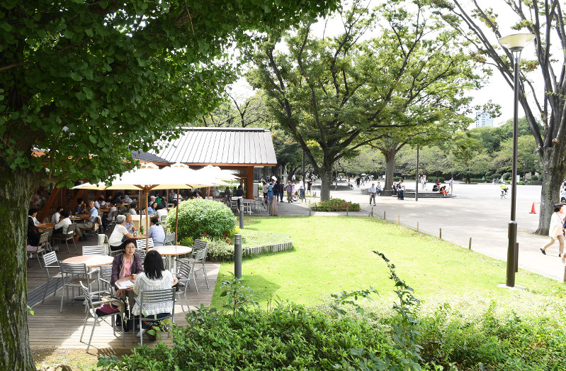 カフェ 公園整備に一役 長期営業保証へ法改正方針 毎日新聞