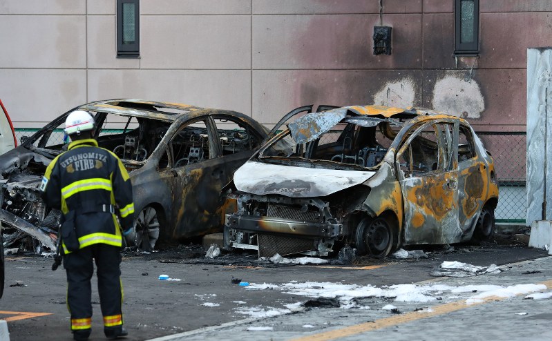 宇都宮爆発：72歳元自衛官が自殺か 爆発2回、自宅全焼 [写真特集1/10] 毎日新聞