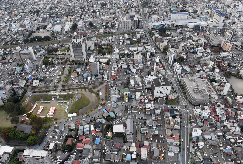 宇都宮爆発：72歳元自衛官が自殺か 爆発2回、自宅全焼 [写真特集5/10] 毎日新聞