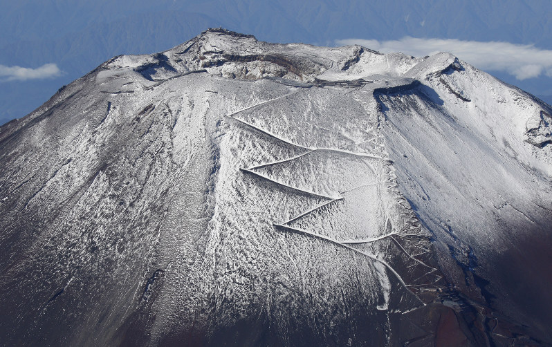 富士山：初冠雪 平年より26日遅く [写真特集1/5] | 毎日新聞