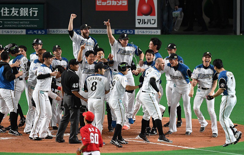 日本シリーズ：日本ハム3連勝で王手 広島にサヨナラ勝ち [写真特集29