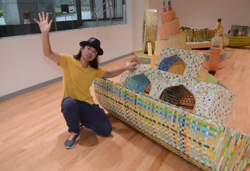 紙のアートミュージアム １日開館 紙のまち アートでｐｒ 日比野克彦さん 段ボール船展示 富士市 静岡 毎日新聞