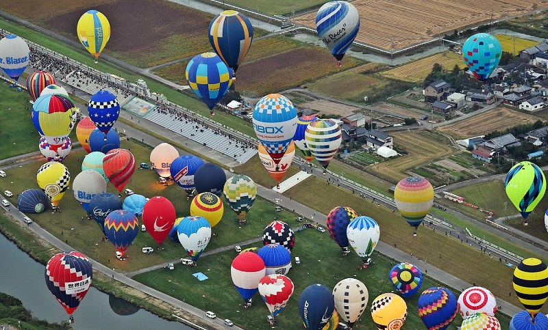 熱気球：秋空にふわり、熱い戦い…佐賀で世界選手権 [写真特集5/12