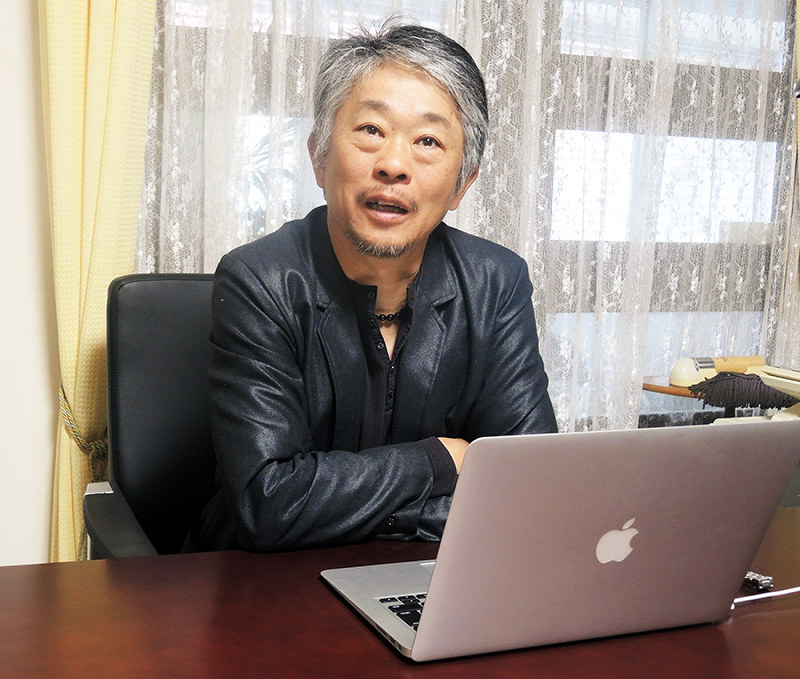 「葬儀に参加する子どもが少なくなった」と話す夛田さん=高松市内で、玉木達也撮影