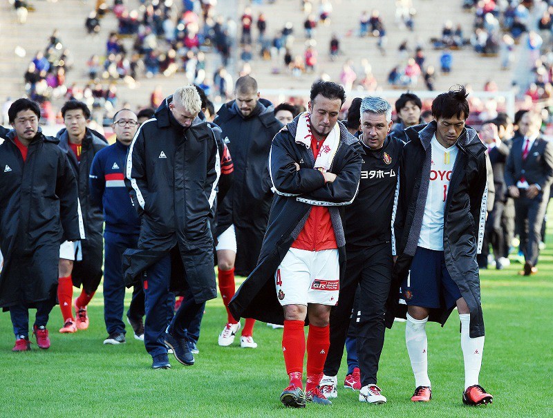 サッカー 名古屋 初のｊ２降格 ｊリーグ開幕から参戦 写真特集11 13 毎日新聞