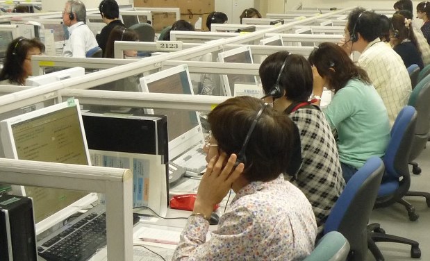 世論調査のコールセンター=2015年5月撮影