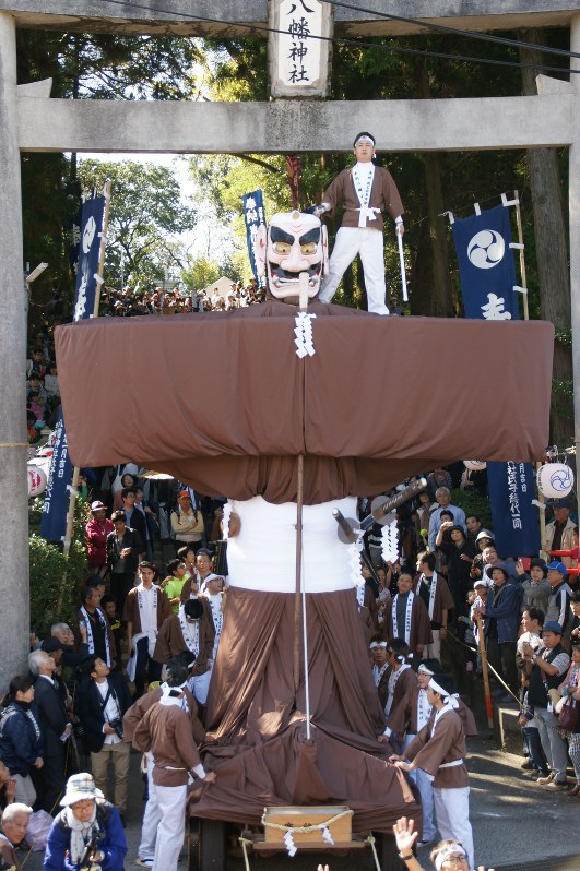 弥五郎どん祭り 威風堂々 真新しい衣装で 曽於 岩川八幡神社 鹿児島 毎日新聞 弥五郎どん祭り 威風堂々 真新しい衣装で 曽於 岩川八幡神社 鹿児島 毎日新聞