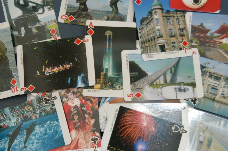 トランプ：絵柄いろいろ おたずね者、女優、岡本太郎氏デザイン… [写真