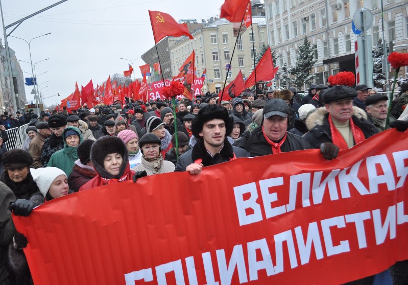 旧ソ連を歩いて：（33）ロシア革命99年のデモ行進 | 毎日新聞