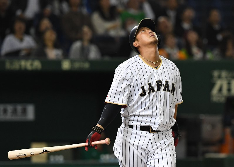 【日本-メキシコ】七回裏日本2死、一飛に倒れた中田=東京ドームで2016年11月10日、竹内紀臣撮影