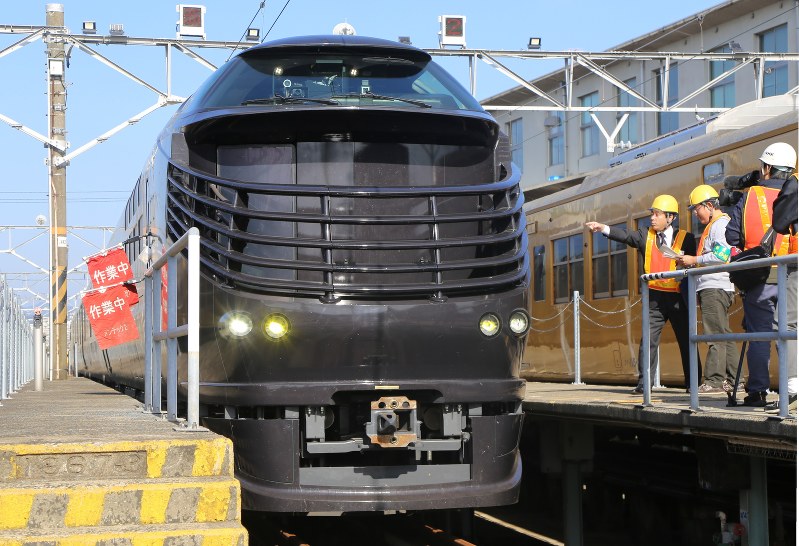 豪華列車：JR西日本「瑞風」車両公開 | 毎日新聞