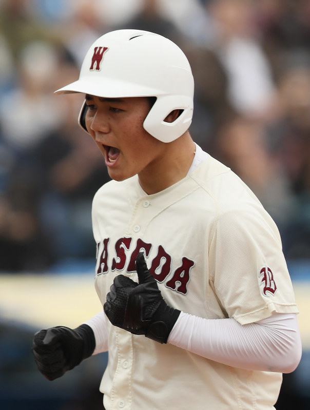 【履正社-早稲田実】一回裏早稲田実2死、清宮が先制本塁打を放ち、雄たけびを上げる=神宮球場で2016年11月15日午前10時42分、森田剛史撮影