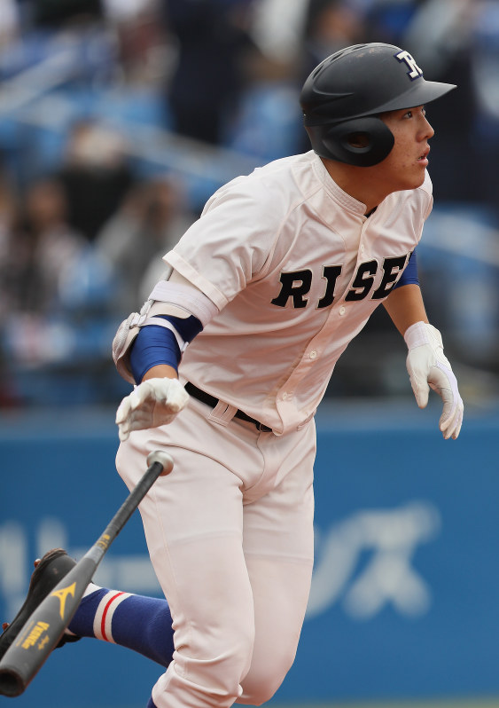 【履正社-早稲田実】三回表履正社1死一、三塁、安田が右越え3ランを放つ=神宮球場で2016年11月15日、森田剛史撮影