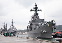 北吸岸壁に入港した護衛艦「くらま」＝京都府舞鶴市北吸で、鈴木健太郎撮影