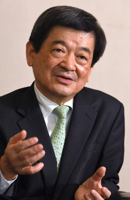 小林栄三氏