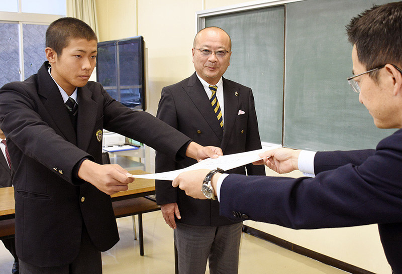 第８９回選抜高校野球 高取国際高へ伝達 ２１世紀枠県推薦に 奈良 毎日新聞