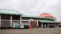 川西町浴浴センターまどかの外観＝２０１６年１１月１９日、佐藤良一撮影