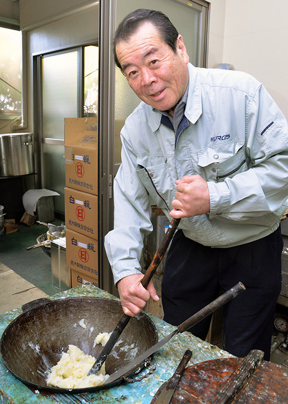 現代の名工 化粧品製造 シマムラ びんつけ油職人 和田さんに 創業１７４年の歴史に参加 和歌山 毎日新聞