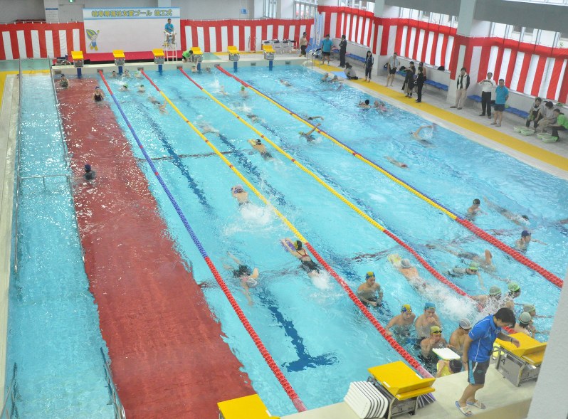 障害者用プール 岐阜市に完成 岐阜 毎日新聞