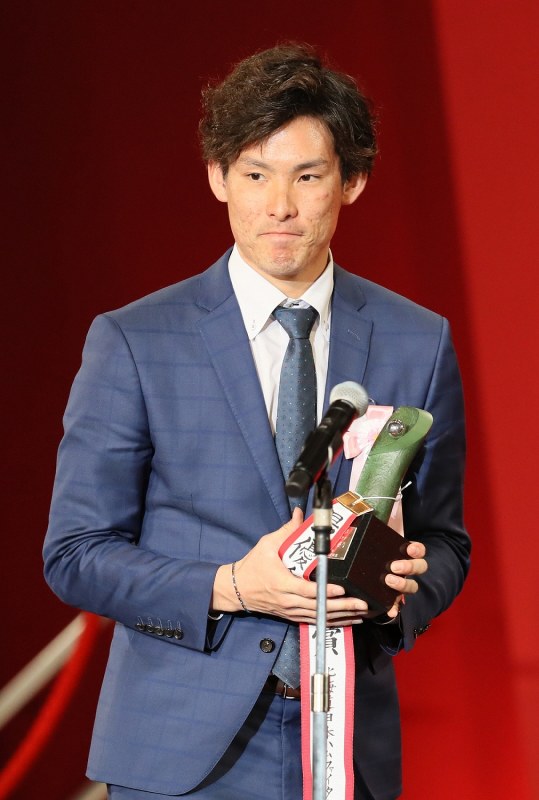 プロ野球：MVP セは広島・新井、パは日本ハム・大谷 [写真特集21/18