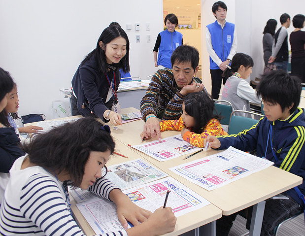 くらしナビ 学ぶ 新聞で学ぼう nieのヒント 校閲記者をやってみた 小学生が 学びのフェス で体験 毎日新聞