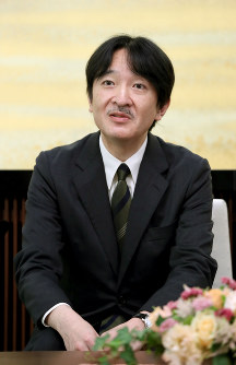 ５１歳の誕生日を前に記者会見される秋篠宮さま＝東京都港区の秋篠宮邸で、代表撮影