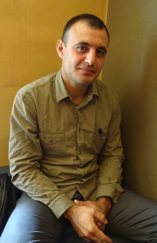 「仕事が見つからず悔しい。日本語の習得を支援してほしい」と話すシリア難民のジャムールさん=都内で賀川智子撮影