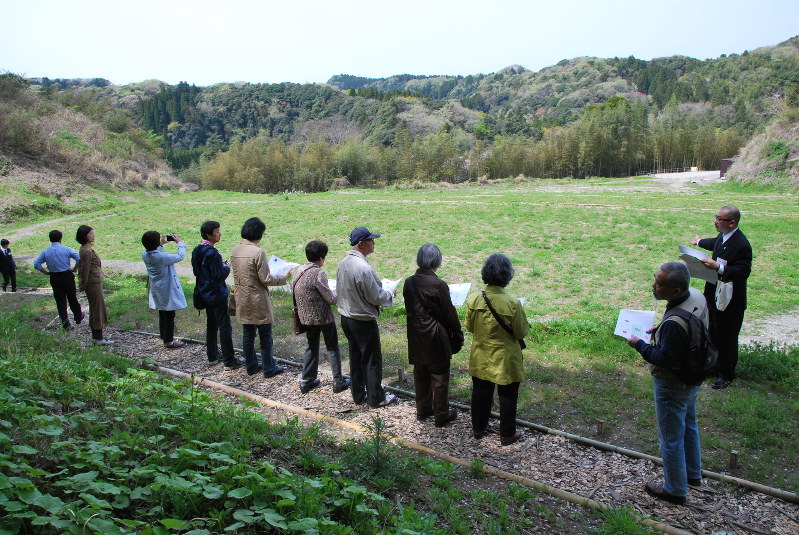 日本生態系協会が運営する樹木葬墓地「森の墓苑」=千葉県長南町で2016年4月、五十嵐和大撮影
