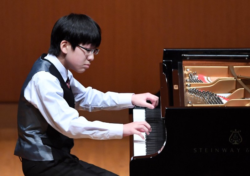 ピアノ部門小学校の部で1位の小原慎太郎さん