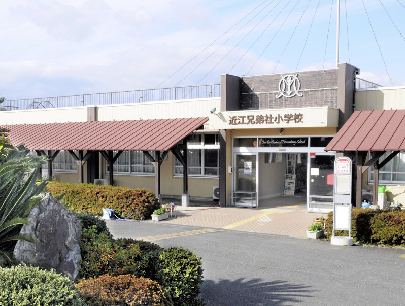 2018年度からの新入生募集を停止する近江兄弟社小=近江八幡市浅小井町で2016年12月8日午後0時15分、金子裕次郎撮影